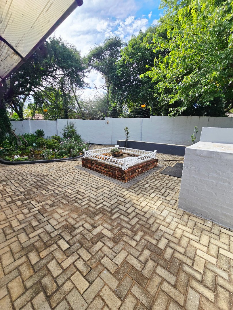 6 Bedroom Property for Sale in Wilkoppies North West